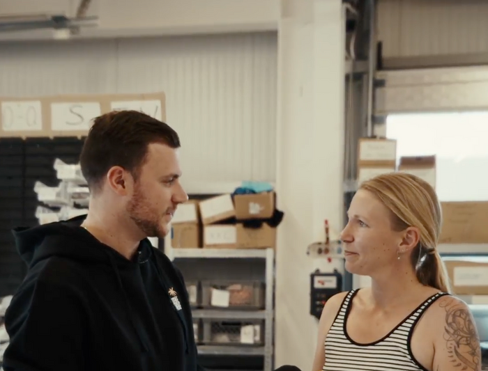 Tim und Caro bei der Arbeit