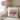 Lieblings Cousine – Kissen 40 × 40 cm mit Rückseite in Rosa – Wohnbeispiel #farbe_rosa