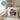 Die mit der Katze tanzt – Kissen 40 × 40 cm mit Rückseite in Blau – Wohnbeispiel #farbe_blau