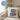Hokus Pokus, Mittelfinger-Modus – Kissen 40 × 40 cm mit Rückseite in Blau – Wohnbeispiel #farbe_blau