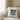 Mama loading – Kissen 40 × 40 cm mit Rückseite in Weiß – Wohnbeispiel #farbe_weiss