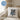 Tante loading – Kissen 40 × 40 cm mit Rückseite in Blau – Wohnbeispiel #farbe_blau