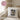 Sei mutig, stolz und du selbst – Kissen 40 × 40 cm mit Rückseite in Rosa – Wohnbeispiel #farbe_rosa