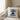 Einen Superheldn ohne Umhang nennt man Papa – Kissen 40 × 40 cm mit Rückseite in Weiß – Wohnbeispiel #farbe_weiss