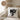 Nö! Katze – Kissen 40 × 40 cm mit Rückseite in Mokka – Wohnbeispiel #farbe_mokka