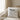 Mama Definition – Kissen 40 × 40 cm mit Rückseite in Weiß – Wohnbeispiel #farbe_weiss